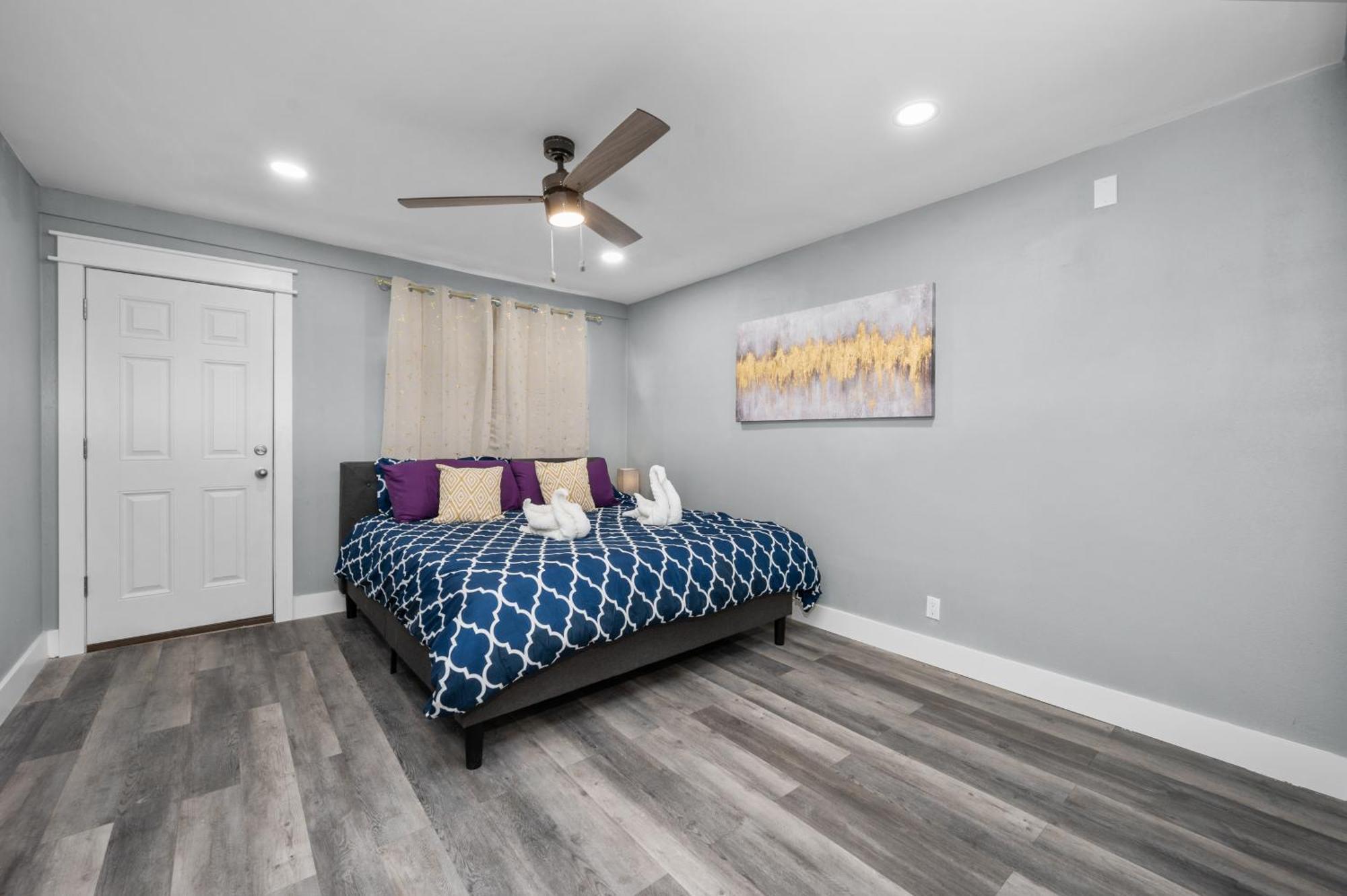 Modern 2Br City Center Getaway With Free Park Houston Exterior photo